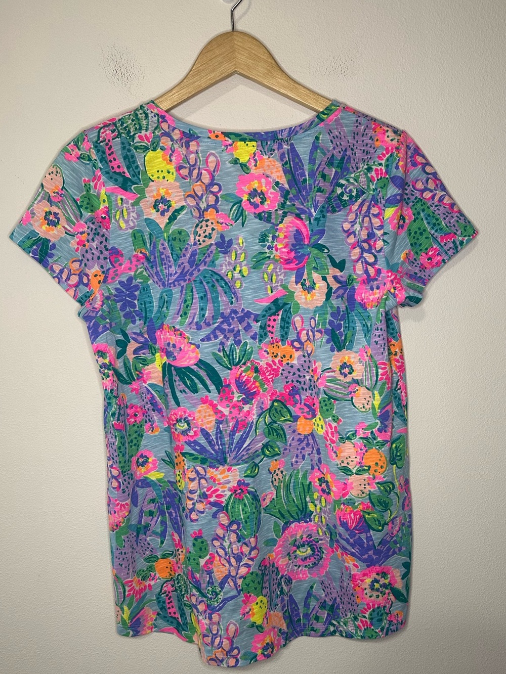 NWOT Lilly Pulitzer Etta V-neck tshirt me and my zest cactus floral print 001504 - Picture 2 of 5